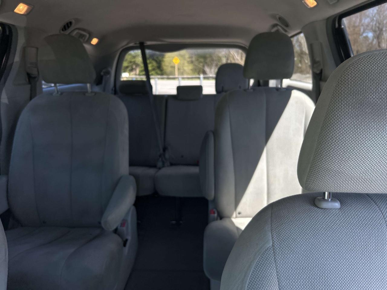2011 Toyota Sienna LE 7 PASSENGER Photo