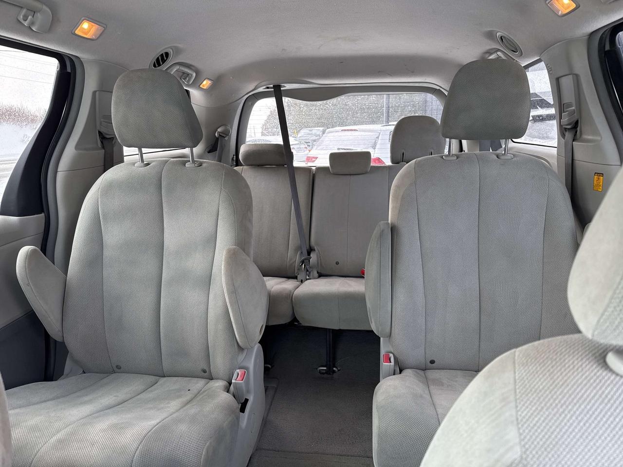 2011 Toyota Sienna LE 7 PASSENGER Photo