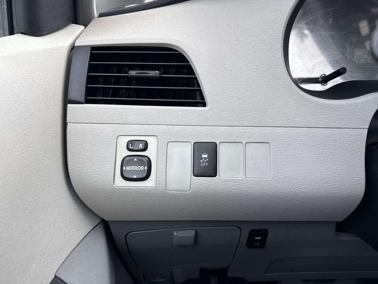 2011 Toyota Sienna LE 7 PASSENGER Photo