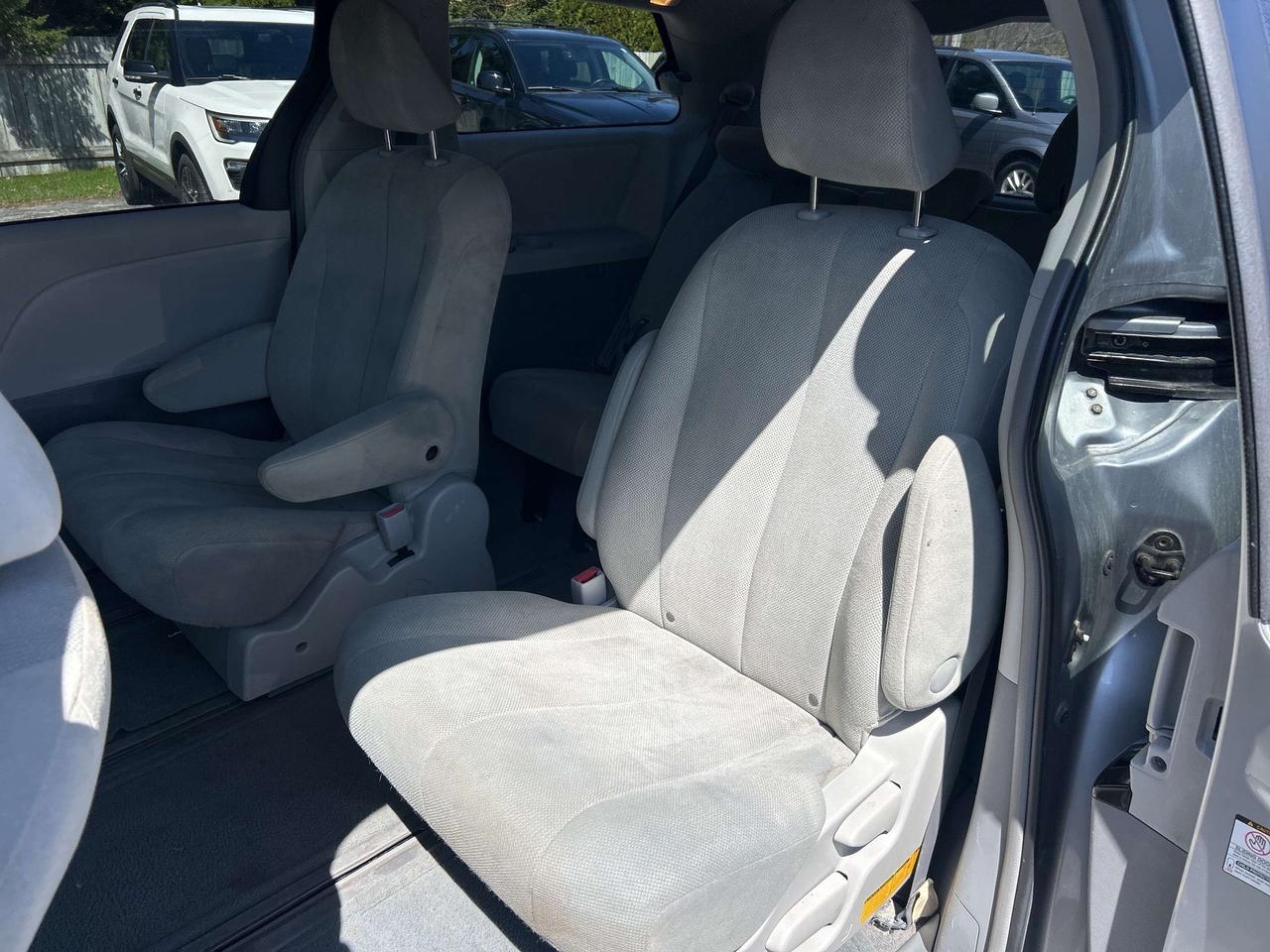 2011 Toyota Sienna LE 7 PASSENGER Photo