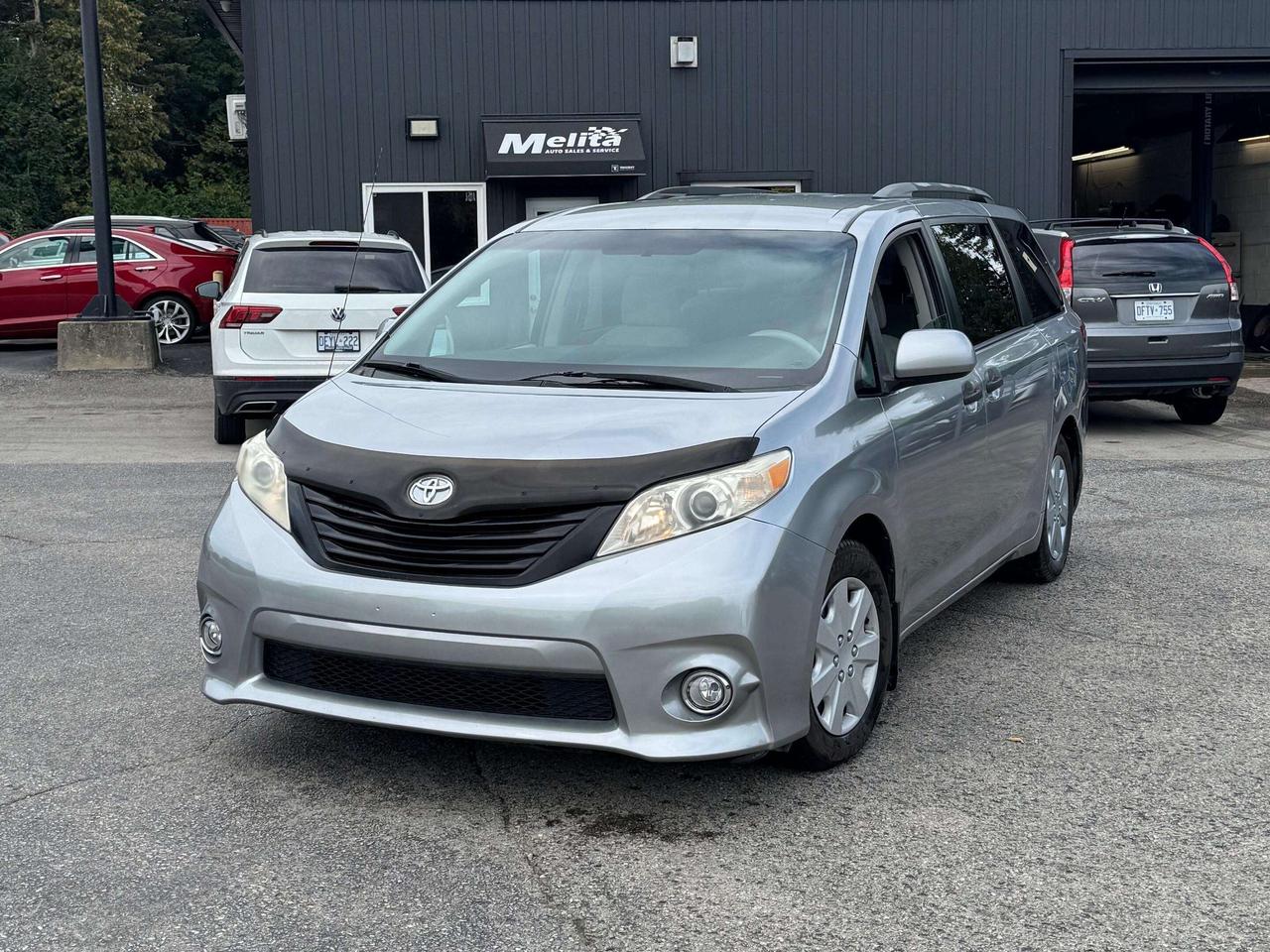 2011 Toyota Sienna LE 7 PASSENGER Photo0
