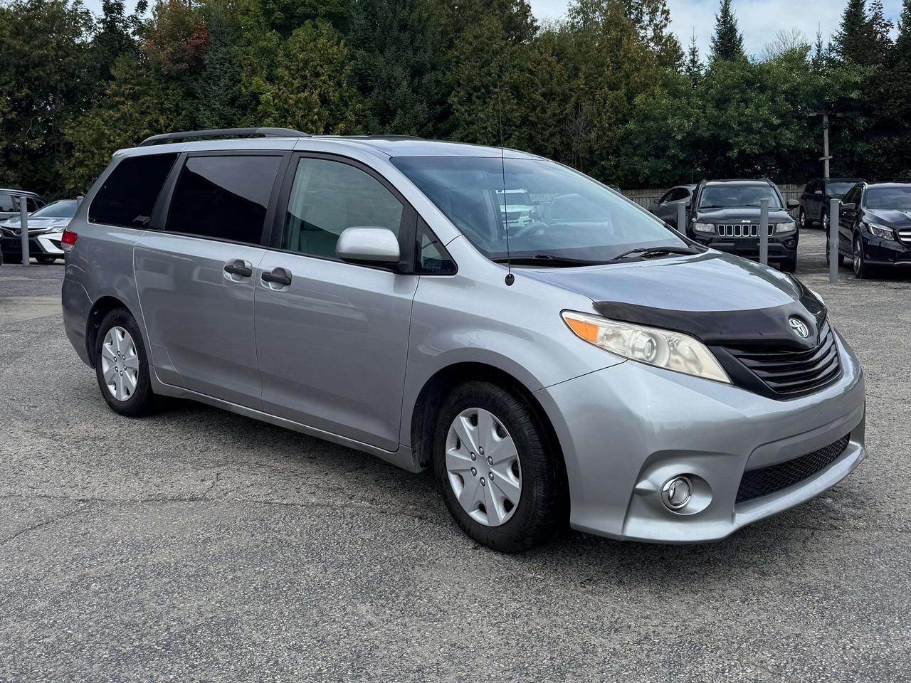 2011 Toyota Sienna LE 7 PASSENGER Photo1