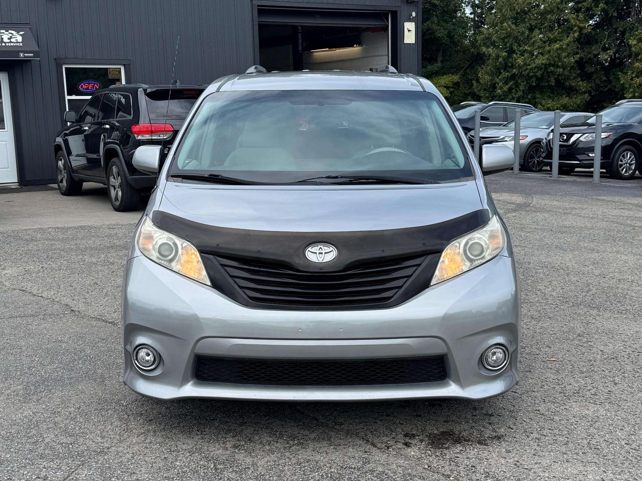 2011 Toyota Sienna LE 7 PASSENGER Photo