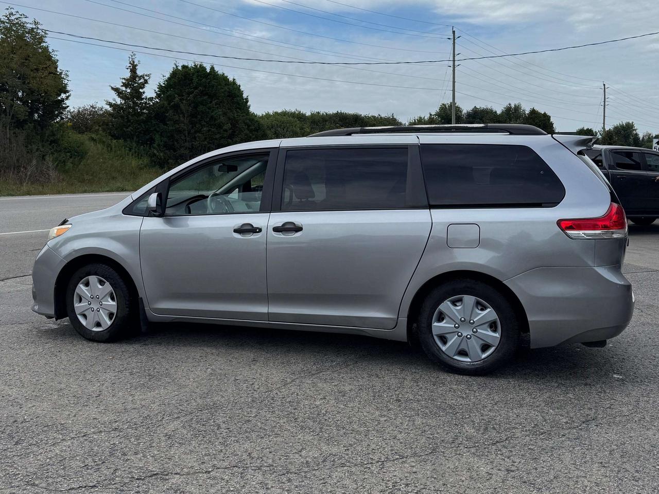 2011 Toyota Sienna LE 7 PASSENGER Photo