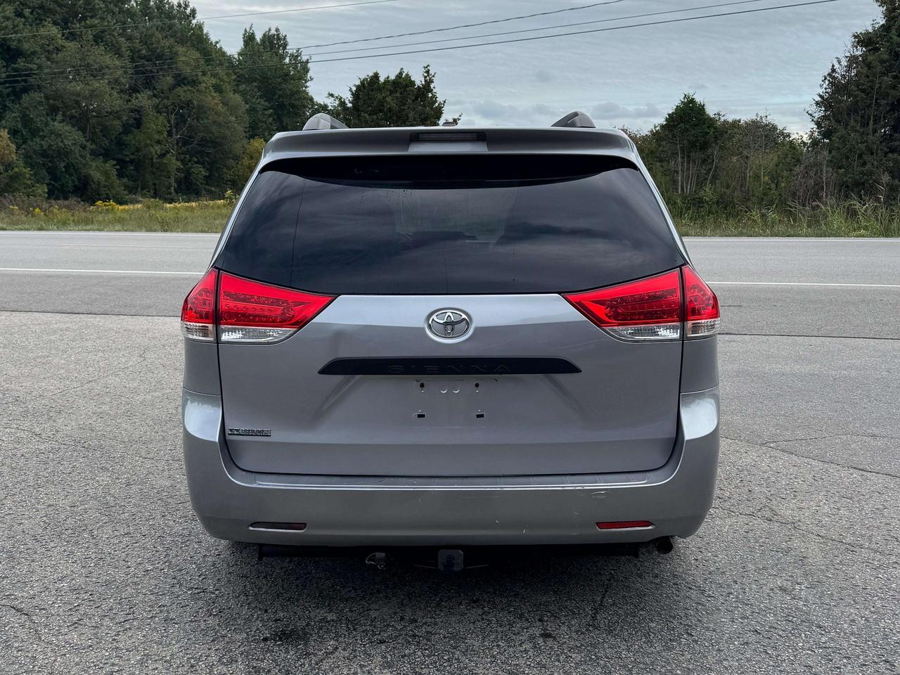 2011 Toyota Sienna LE 7 PASSENGER Photo
