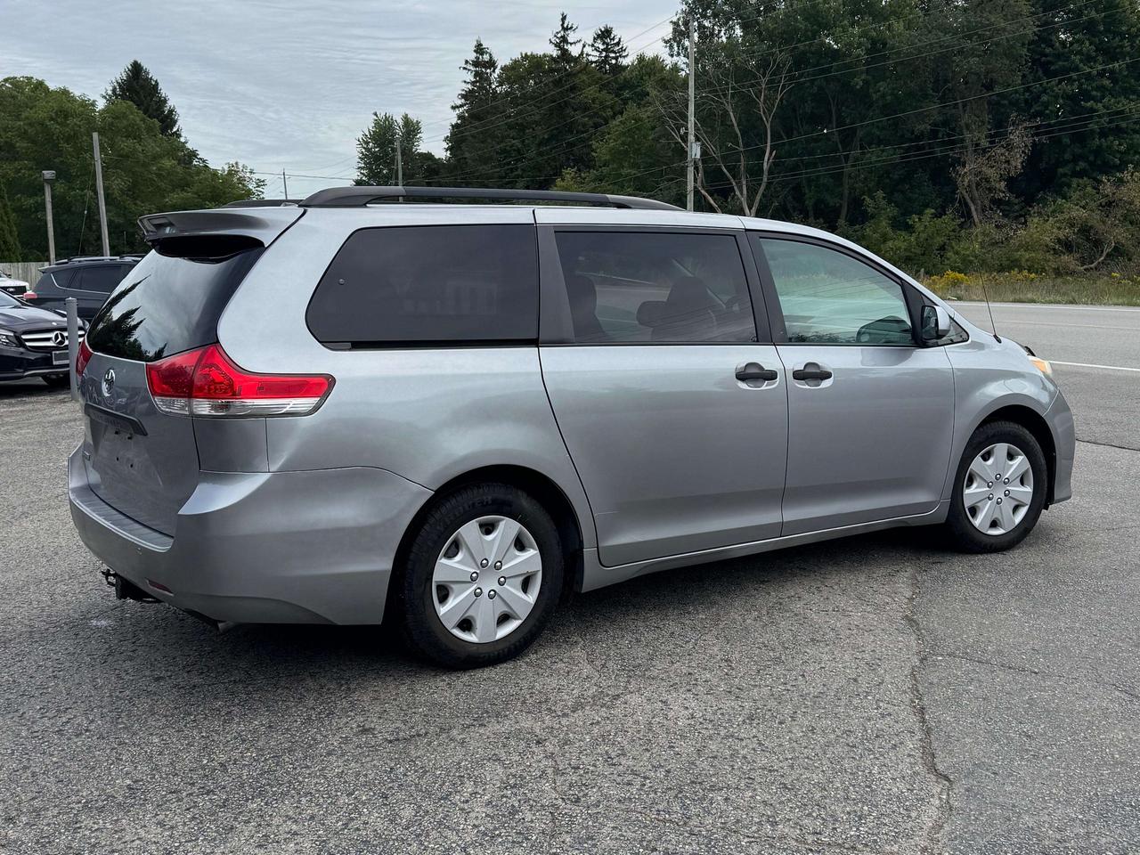 2011 Toyota Sienna LE 7 PASSENGER Photo