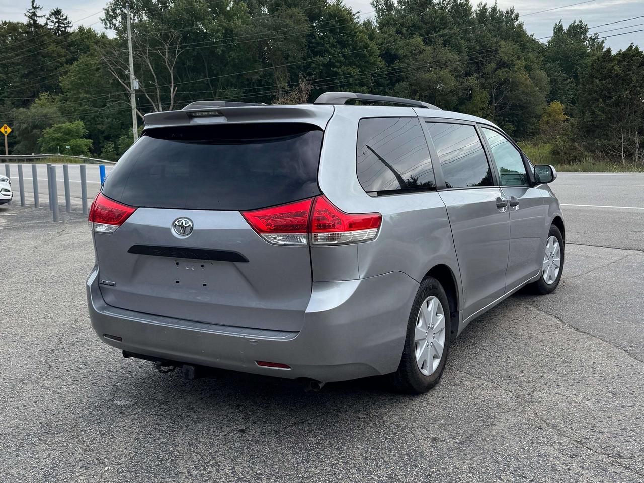 2011 Toyota Sienna LE 7 PASSENGER Photo