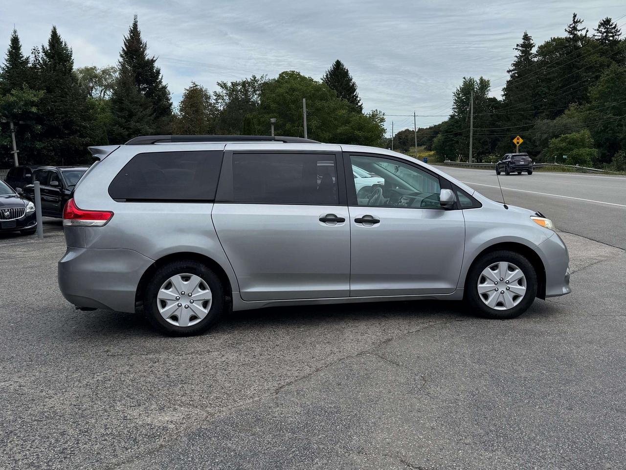 2011 Toyota Sienna LE 7 PASSENGER Photo