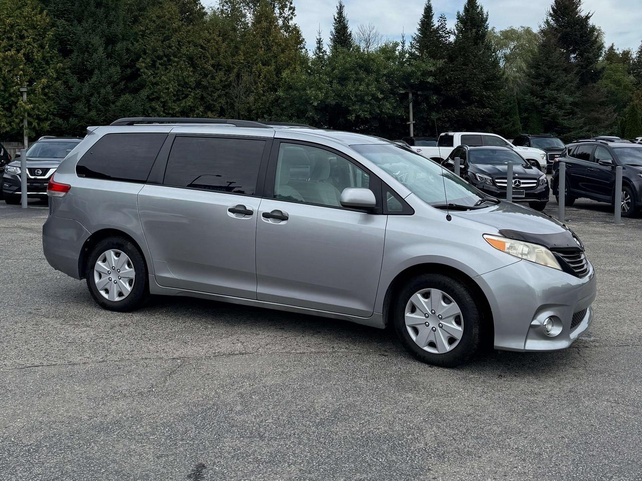 2011 Toyota Sienna LE 7 PASSENGER Photo