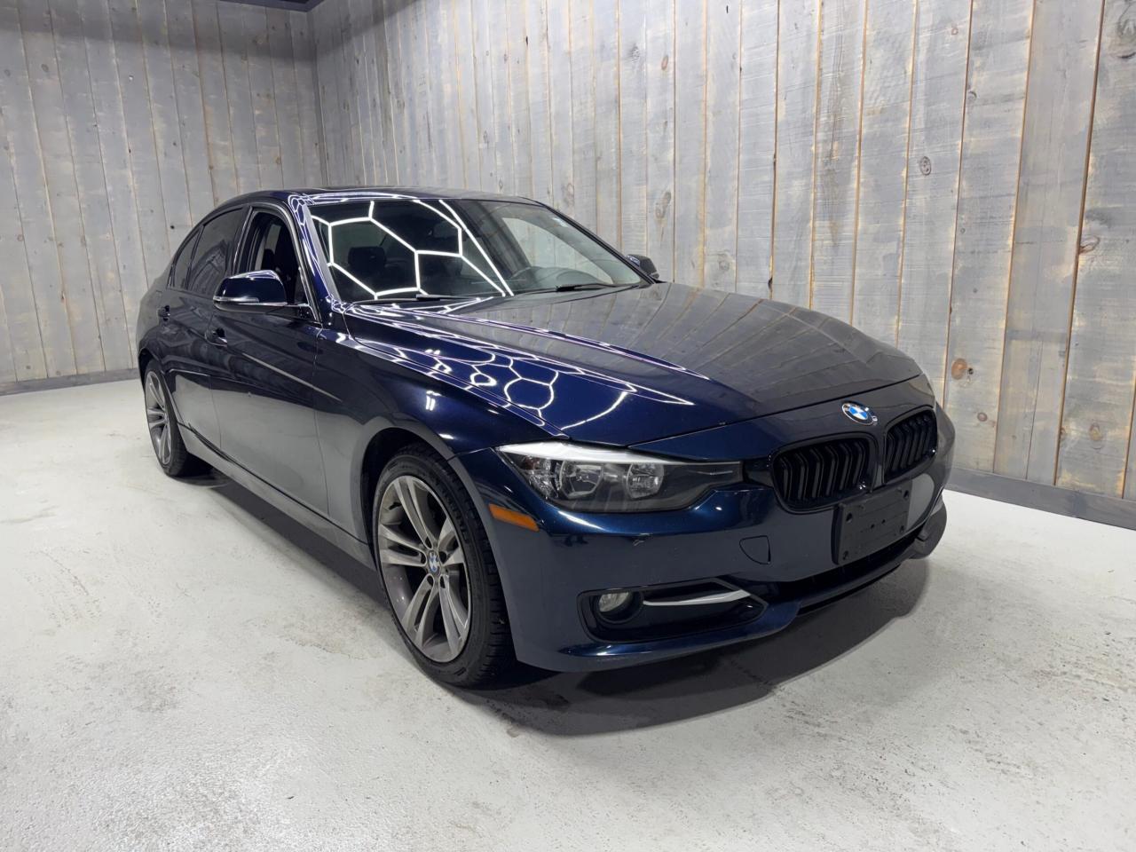 2014 BMW 3 Series 320i xDrive AWD SEDAN Photo0