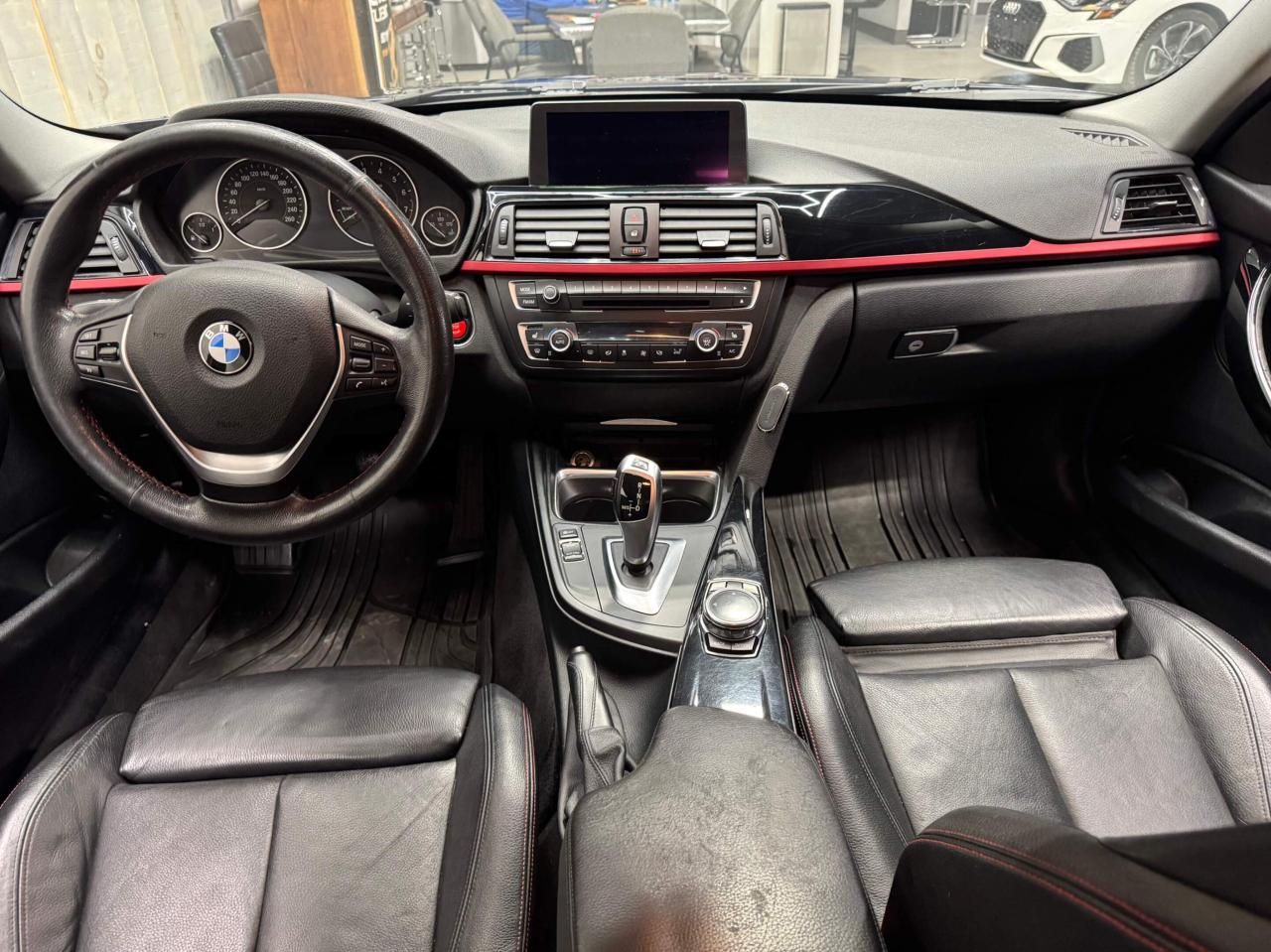 2014 BMW 3 Series 320i xDrive AWD SEDAN Photo