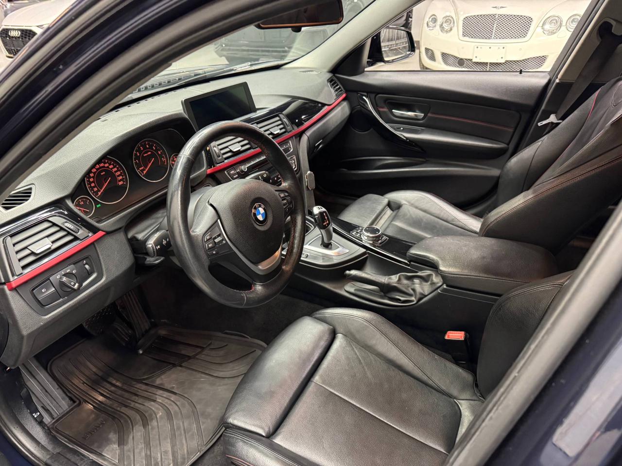 2014 BMW 3 Series 320i xDrive AWD SEDAN Photo