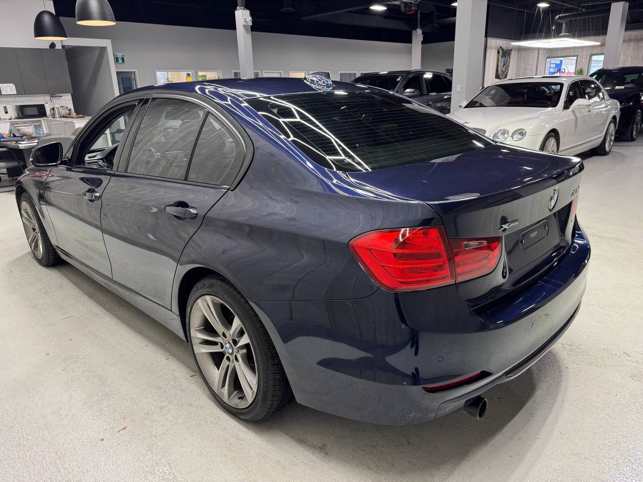 2014 BMW 3 Series 320i xDrive AWD SEDAN Photo4