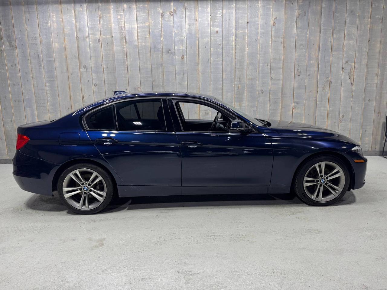2014 BMW 3 Series 320i xDrive AWD SEDAN Photo
