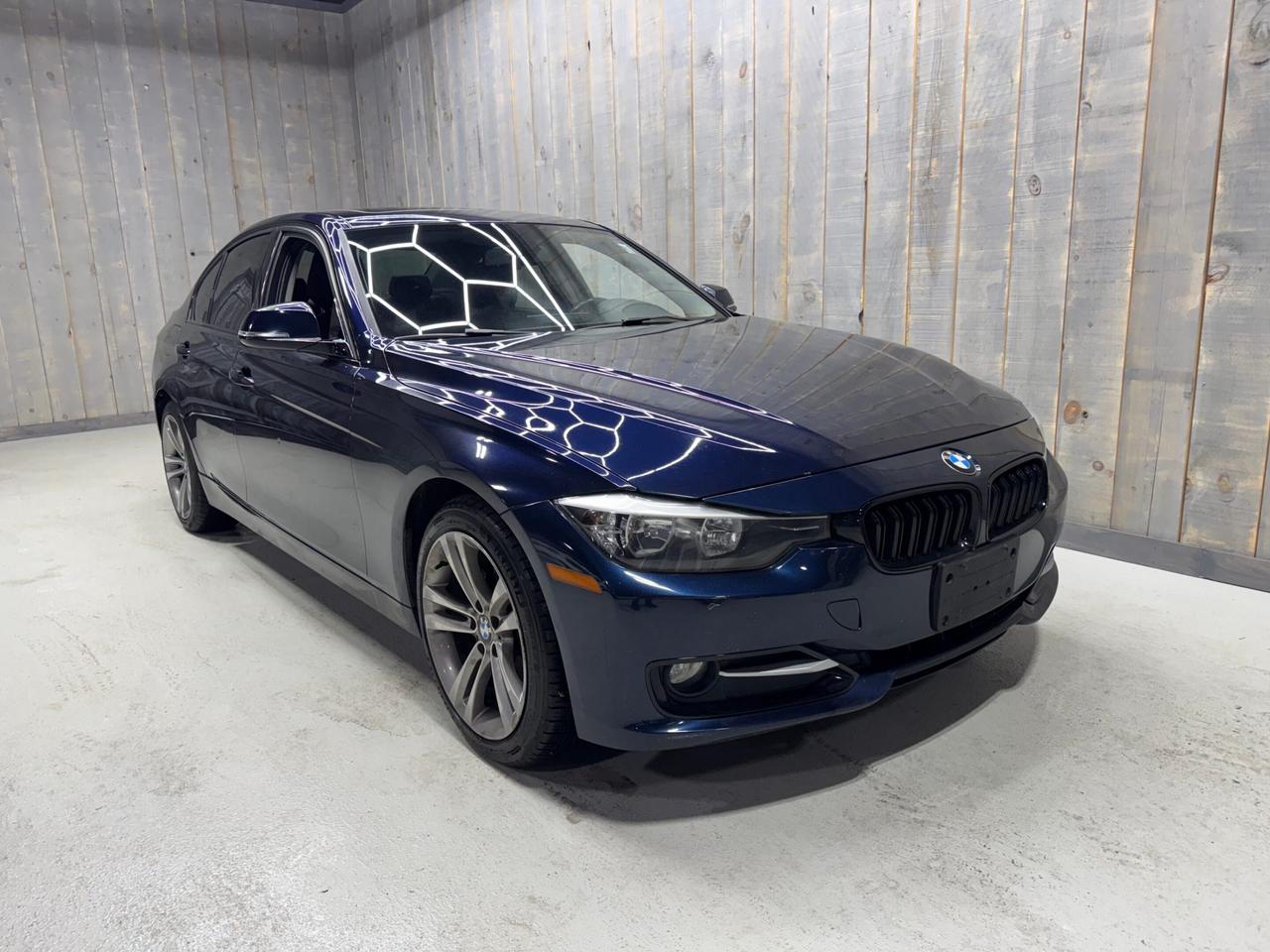 2014 BMW 3 Series 320i xDrive AWD SEDAN Photo0