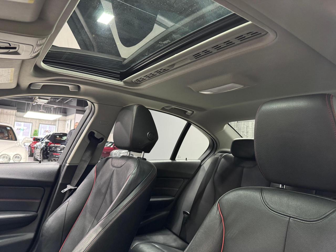 2014 BMW 3 Series 320i xDrive AWD SEDAN Photo