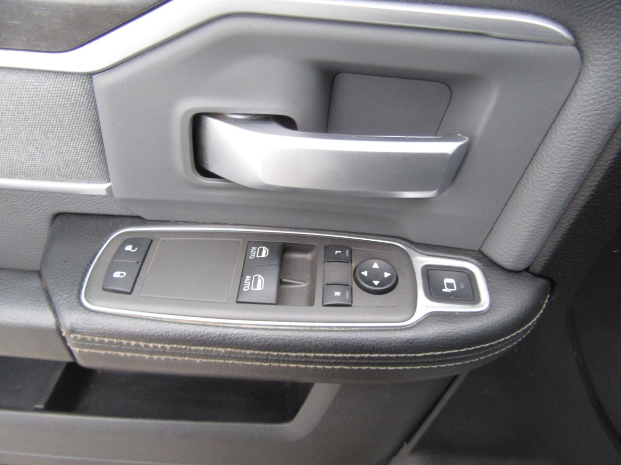 2023 RAM 5500 4X4 DIESEL 14FT FLAT DECK SLT Photo