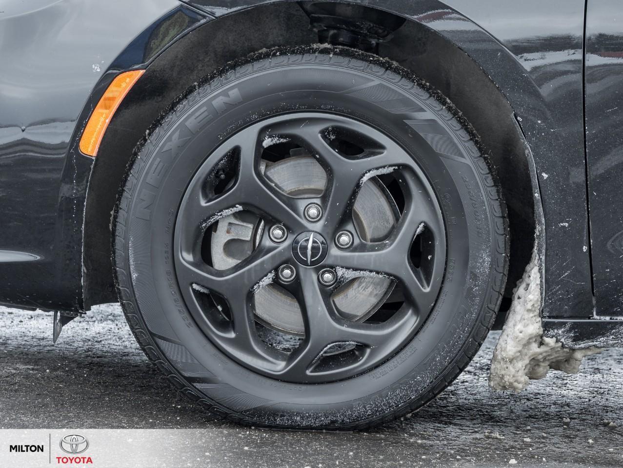 2023 Chrysler Pacifica Hybrid HEATED STEERING VENTILATED FRONT SEATS PANORAMIC S Photo