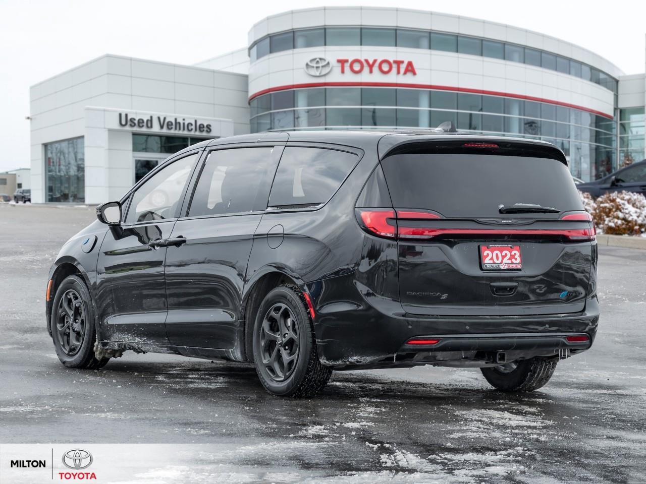 2023 Chrysler Pacifica Hybrid HEATED STEERING VENTILATED FRONT SEATS PANORAMIC S Photo