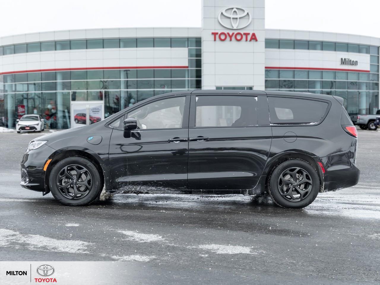 2023 Chrysler Pacifica Hybrid HEATED STEERING VENTILATED FRONT SEATS PANORAMIC S Photo2