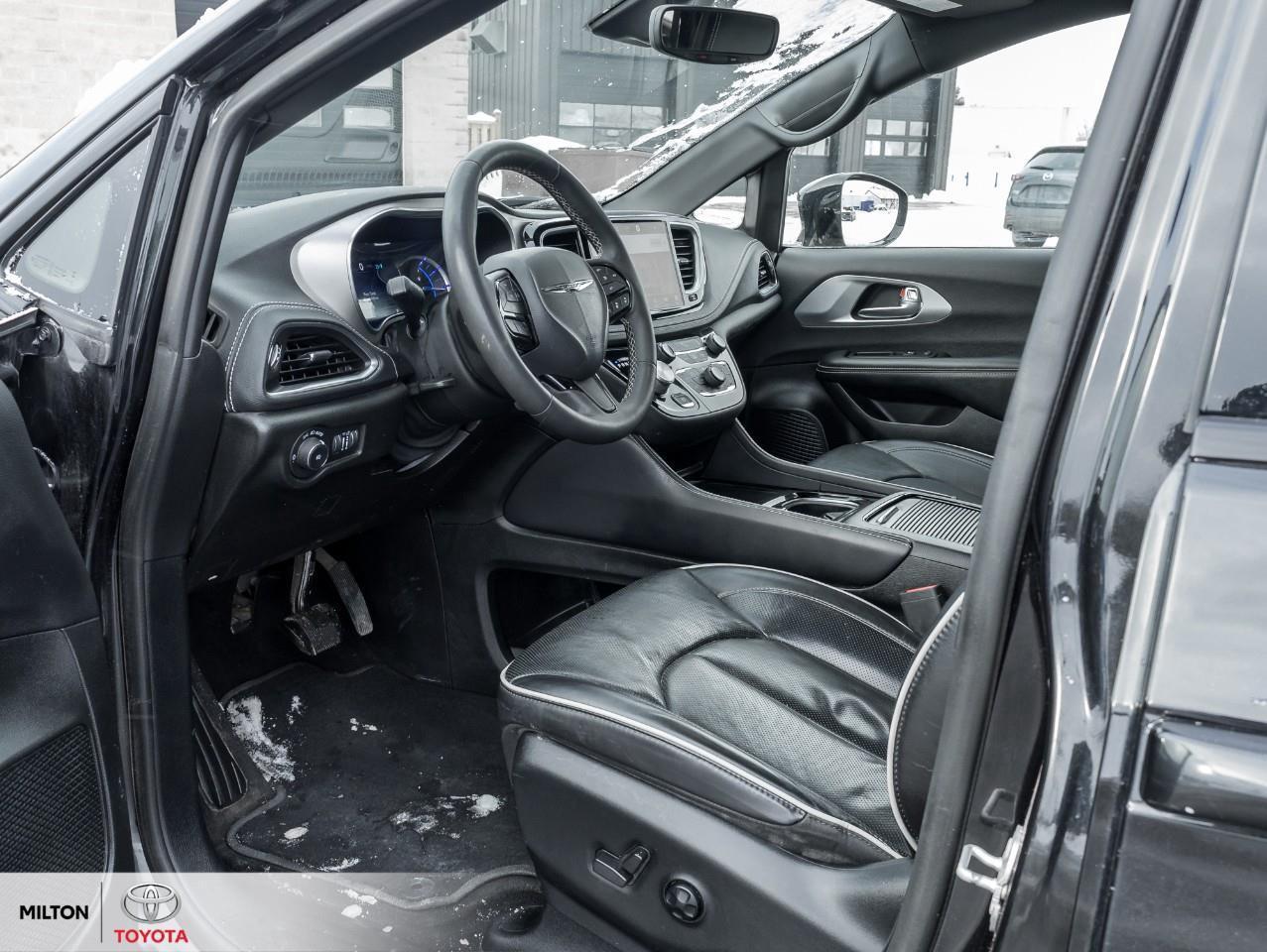 2023 Chrysler Pacifica Hybrid HEATED STEERING VENTILATED FRONT SEATS PANORAMIC S Photo