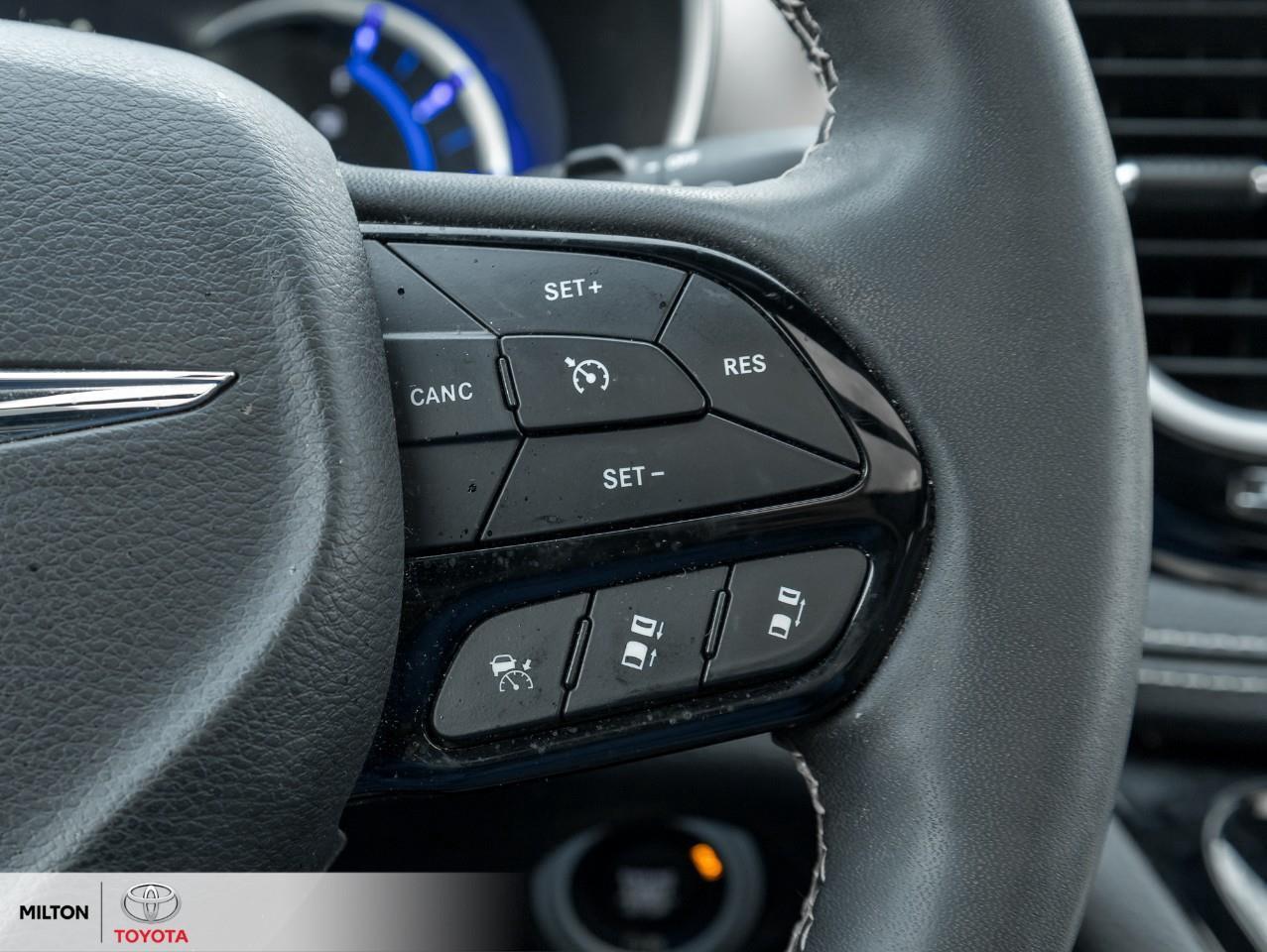 2023 Chrysler Pacifica Hybrid HEATED STEERING VENTILATED FRONT SEATS PANORAMIC S Photo