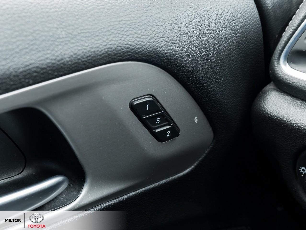 2023 Chrysler Pacifica Hybrid HEATED STEERING VENTILATED FRONT SEATS PANORAMIC S Photo