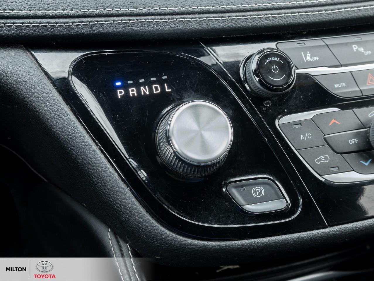 2023 Chrysler Pacifica Hybrid HEATED STEERING VENTILATED FRONT SEATS PANORAMIC S Photo