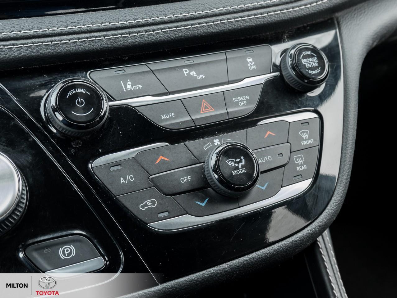 2023 Chrysler Pacifica Hybrid HEATED STEERING VENTILATED FRONT SEATS PANORAMIC S Photo