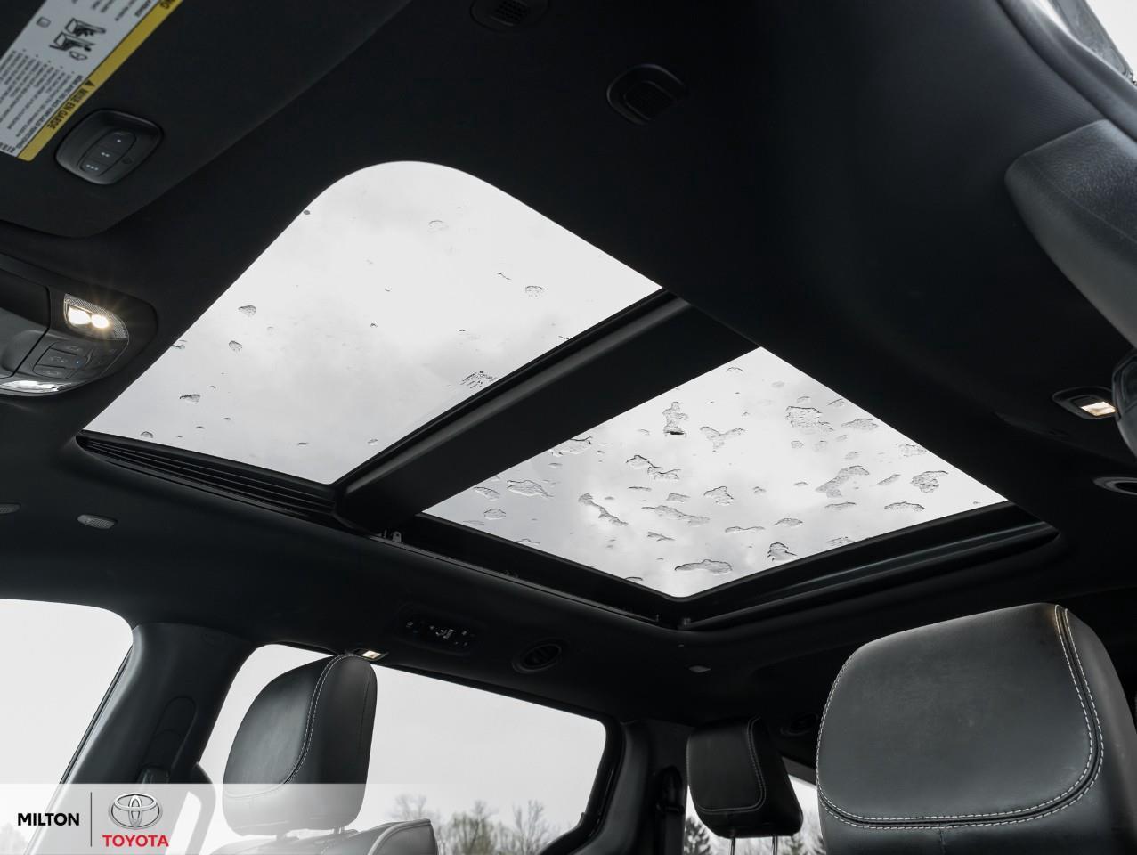 2023 Chrysler Pacifica Hybrid HEATED STEERING VENTILATED FRONT SEATS PANORAMIC S Photo