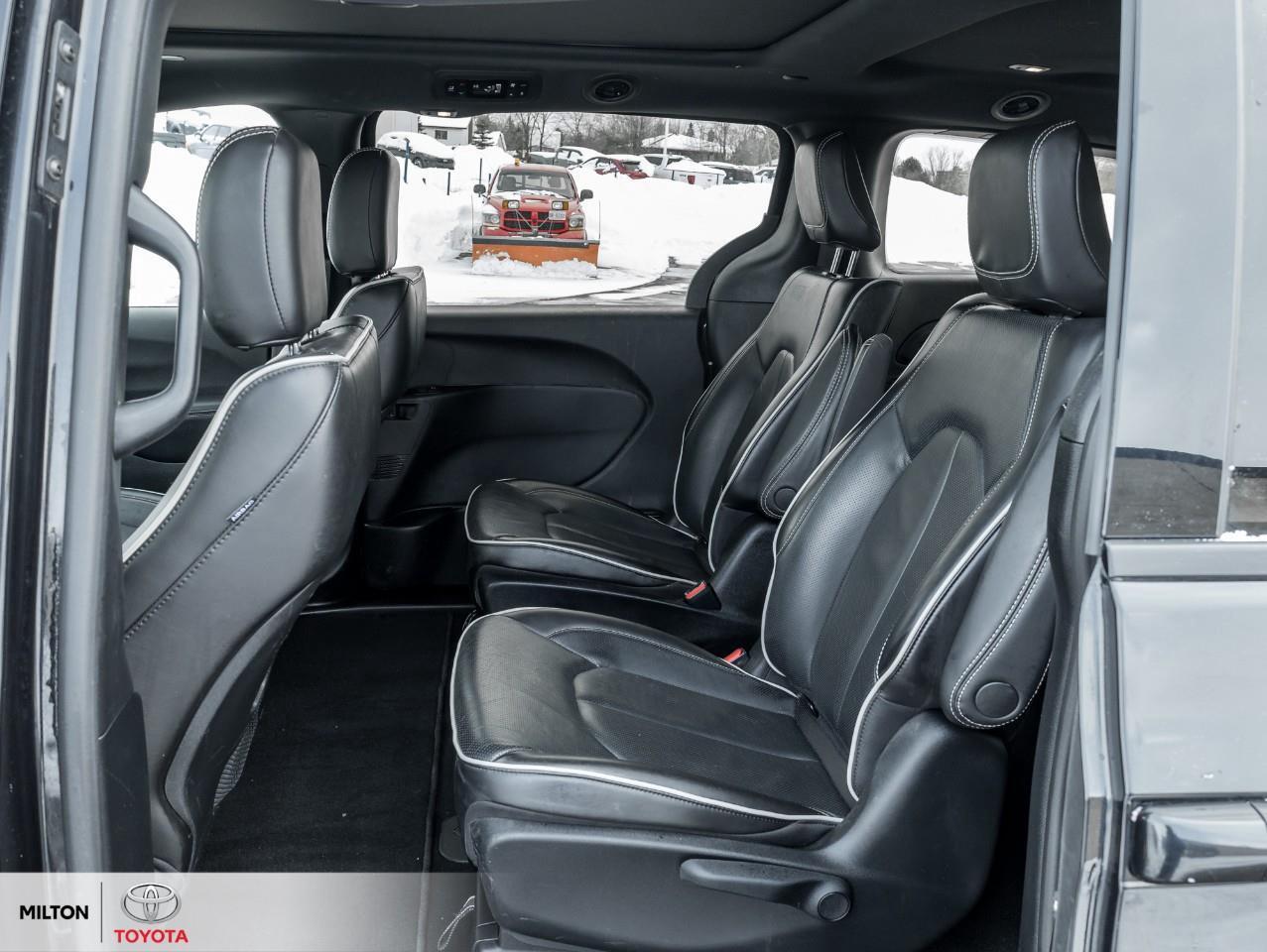 2023 Chrysler Pacifica Hybrid HEATED STEERING VENTILATED FRONT SEATS PANORAMIC S Photo