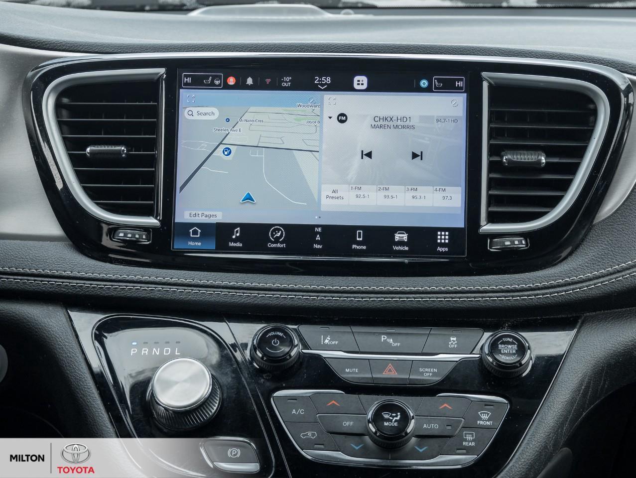 2023 Chrysler Pacifica Hybrid HEATED STEERING VENTILATED FRONT SEATS PANORAMIC S Photo