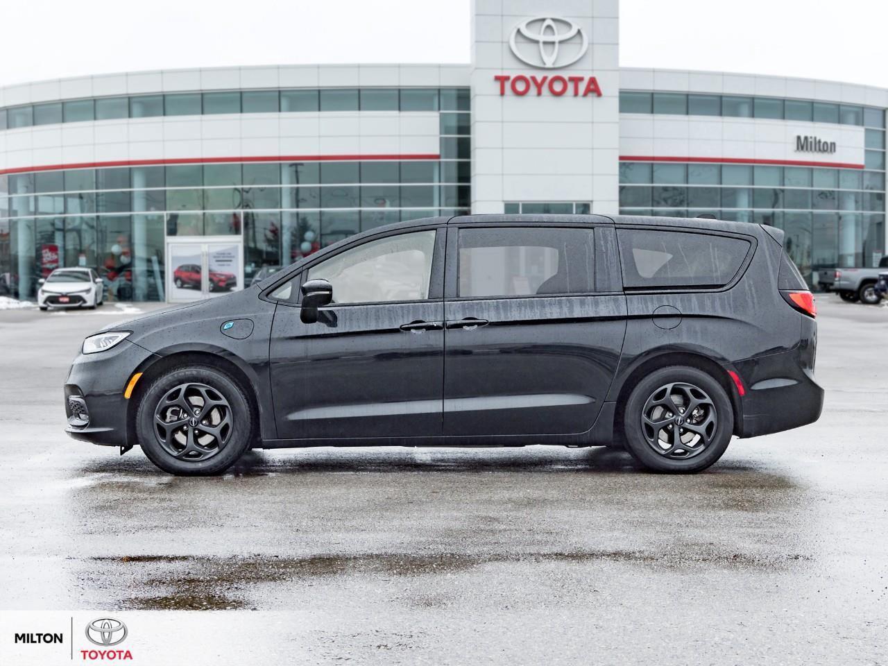 2023 Chrysler Pacifica Hybrid HEATED STEERING VENTILATED FRONT SEATS PANORAMIC S Photo