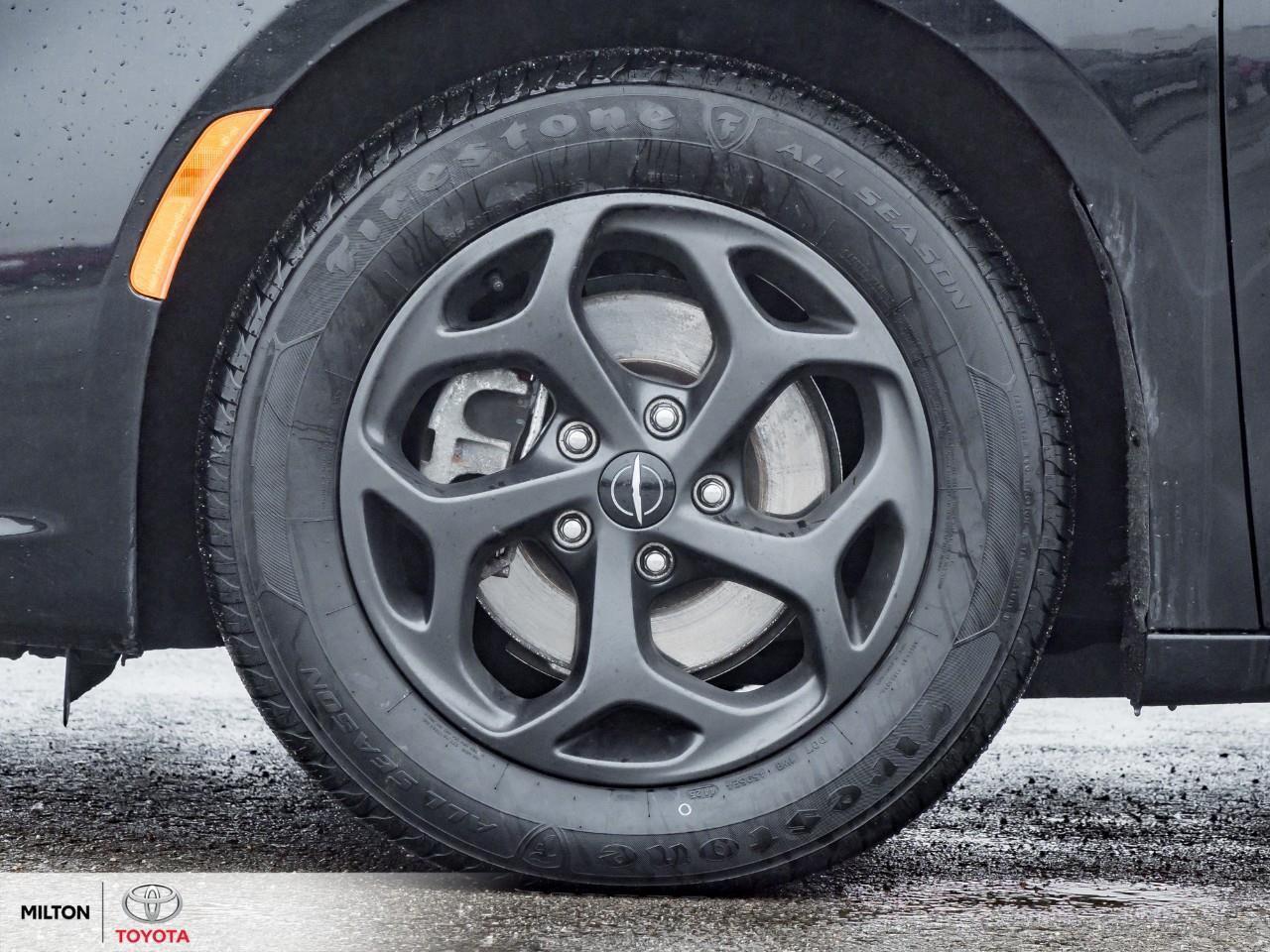 2023 Chrysler Pacifica Hybrid HEATED STEERING VENTILATED FRONT SEATS PANORAMIC S Photo