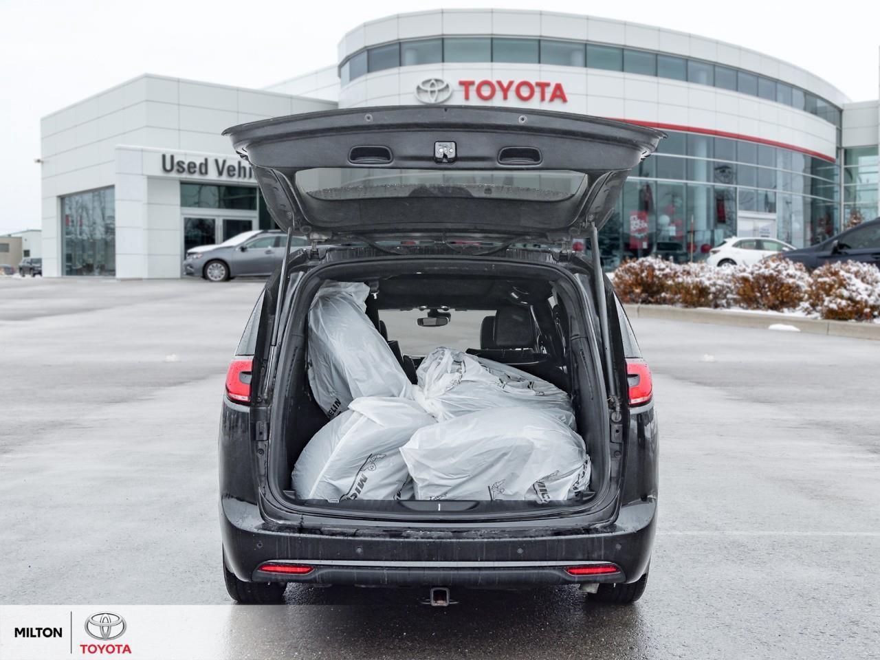 2023 Chrysler Pacifica Hybrid HEATED STEERING VENTILATED FRONT SEATS PANORAMIC S Photo