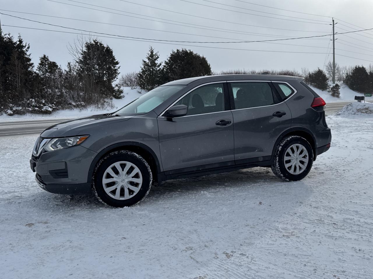 2017 Nissan Rogue S, Bluetooth, Back Up Cam Photo4
