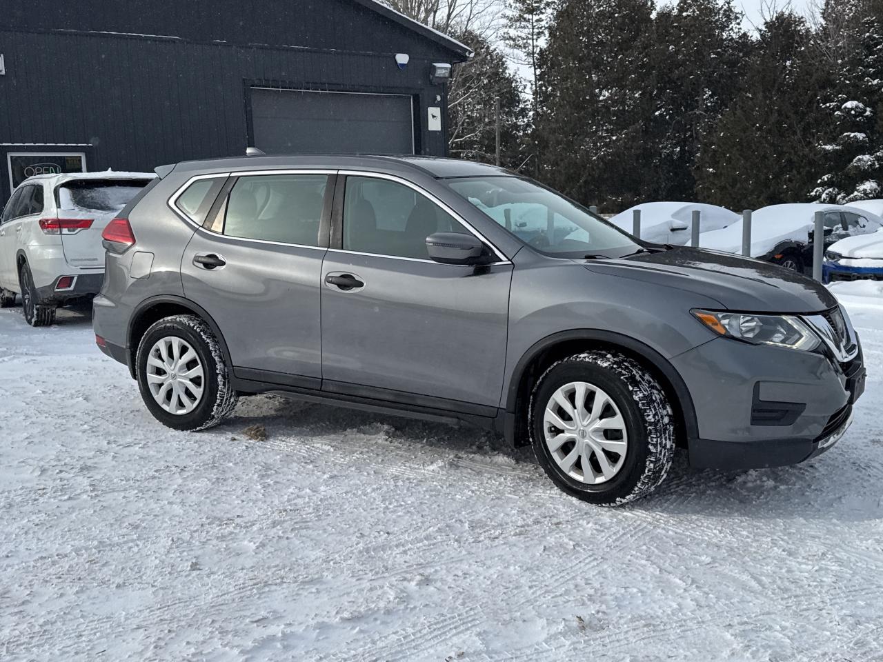 2017 Nissan Rogue S, Bluetooth, Back Up Cam Photo