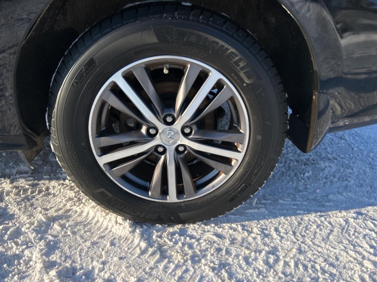 2018 Infiniti QX60 Bluetooth, Nav, Back Up Cam Photo