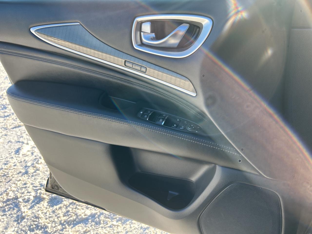 2018 Infiniti QX60 Bluetooth, Nav, Back Up Cam Photo