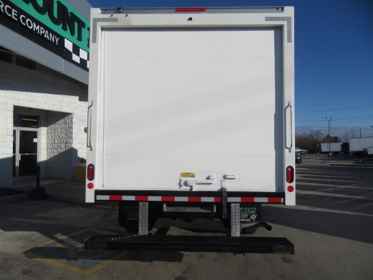 2023 GMC Savana 3500 CUSTOM 16FT HIGH BOX CUBE VAN 91 INCH HEIGHT Photo3