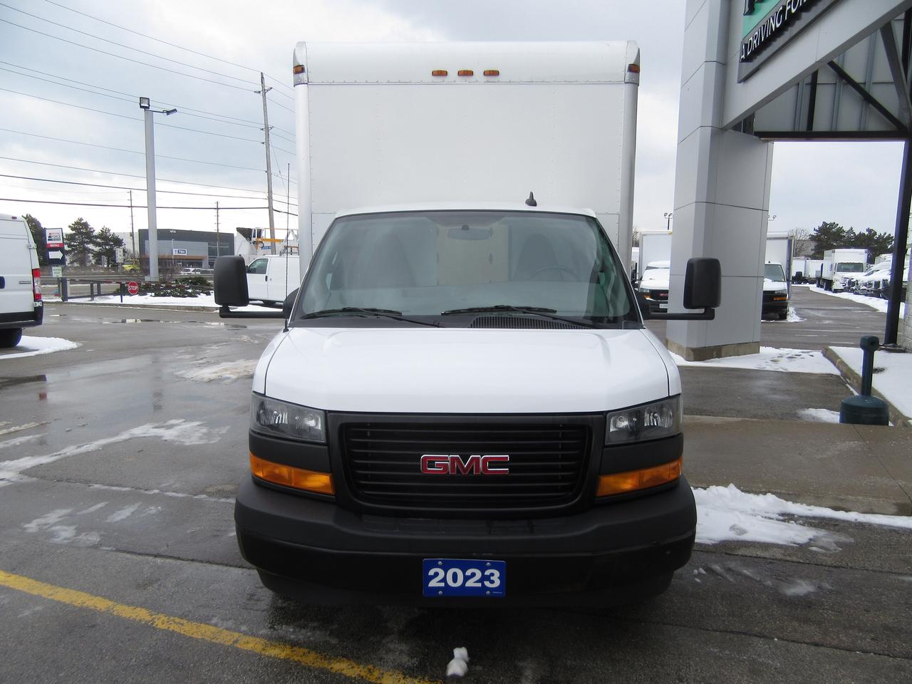 2023 GMC Savana 3500 CUSTOM 16FT HIGH BOX CUBE VAN 91 INCH HEIGHT Photo