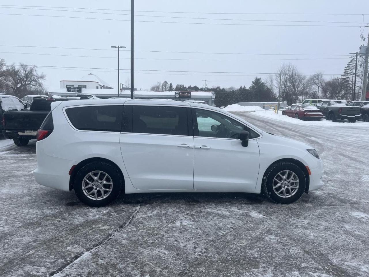 2024 Chrysler Grand Caravan SXT 2WD Photo