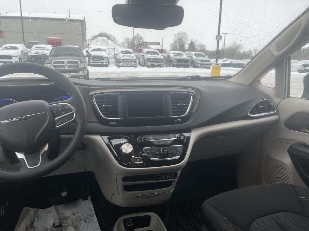 2024 Chrysler Grand Caravan SXT 2WD Photo