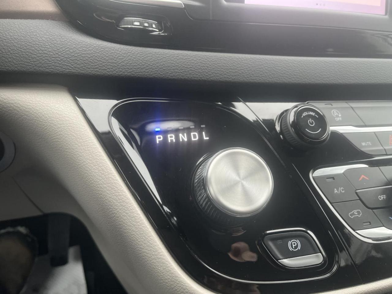 2024 Chrysler Grand Caravan SXT 2WD Photo