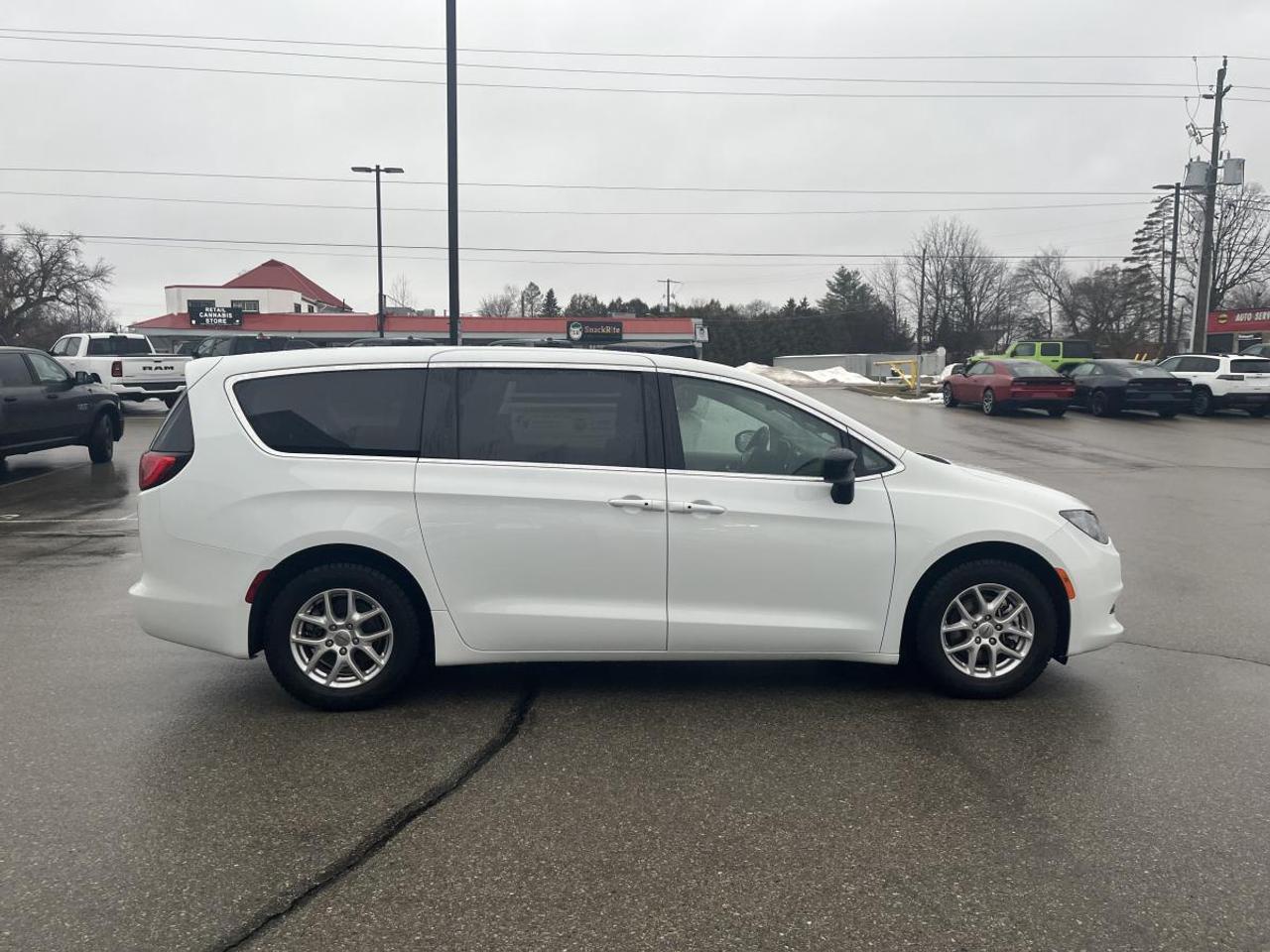 2024 Chrysler Grand Caravan SXT @ 3.99% for 60 mo Photo