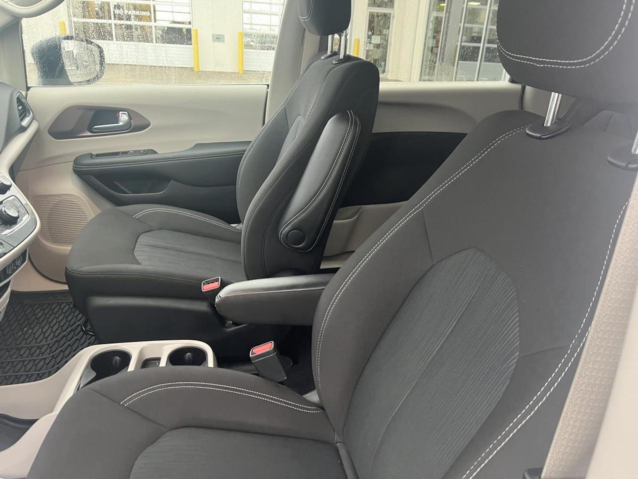 2024 Chrysler Grand Caravan SXT @ 3.99% for 60 mo Photo