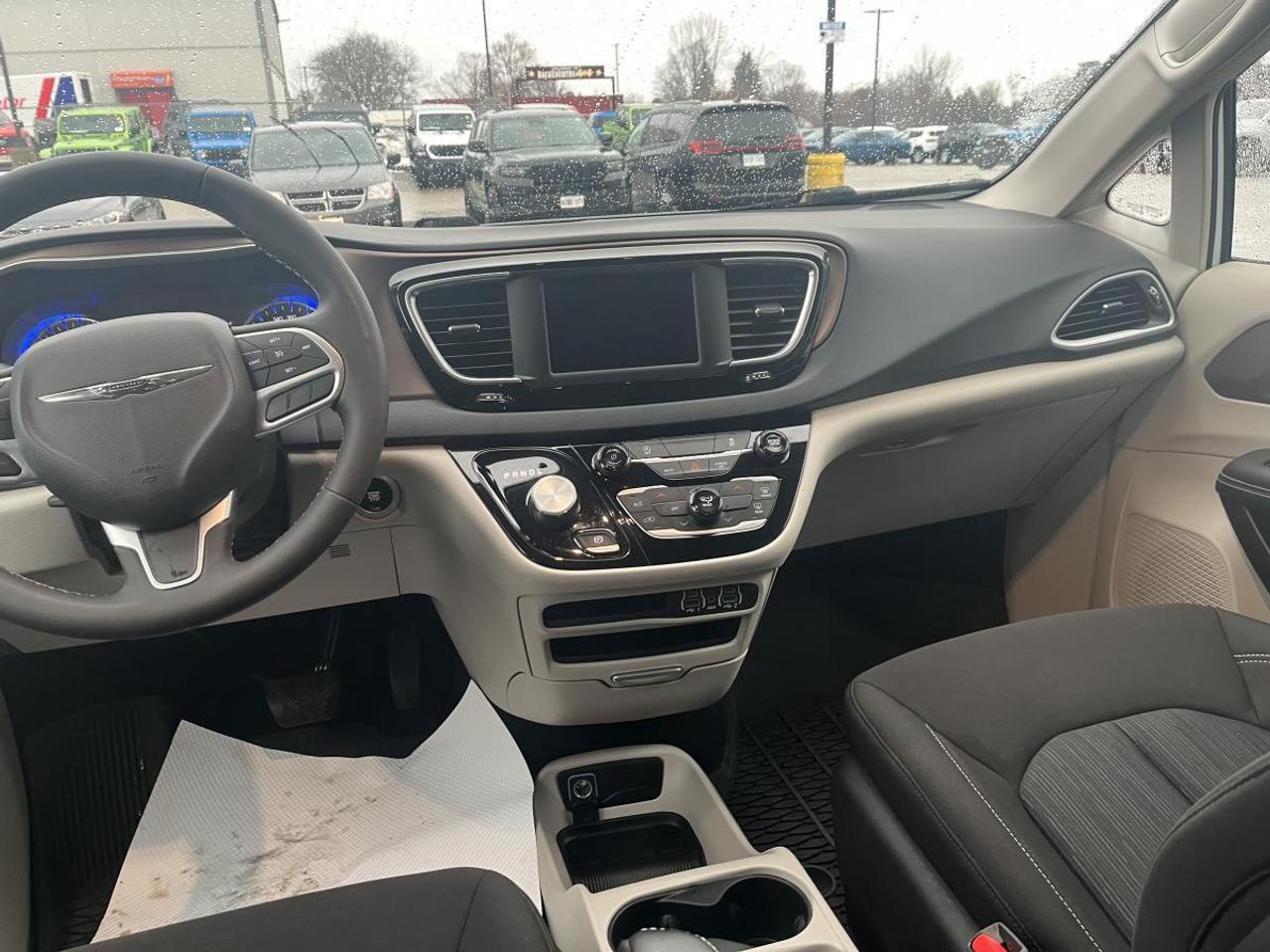 2024 Chrysler Grand Caravan SXT @ 3.99% for 60 mo Photo