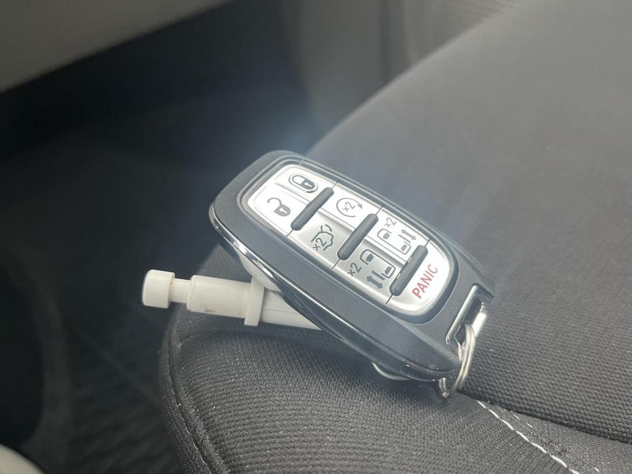 2024 Chrysler Grand Caravan SXT @ 3.99% for 60 mo Photo