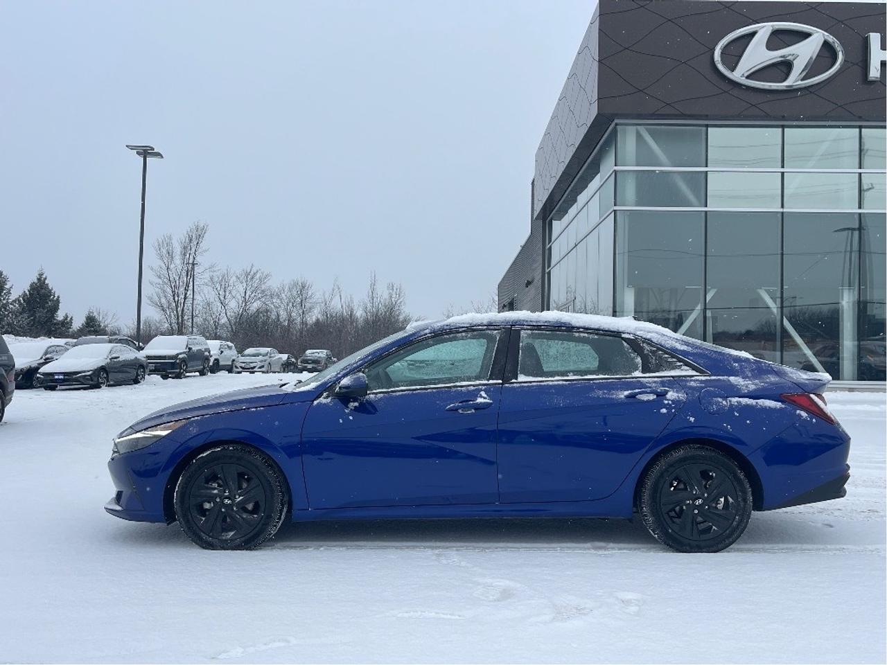 2023 Hyundai Elantra Preferred IVT w-Tech Pkg Photo4