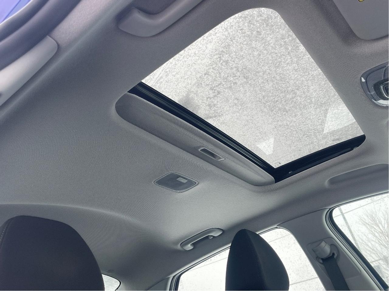 2023 Hyundai Elantra Preferred IVT w-Tech Pkg Photo